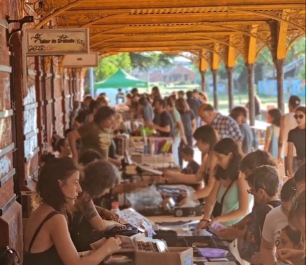 «FIESTA DEL LIBRO USADO, VINILOS Y DISEÑO GRÀFICO»