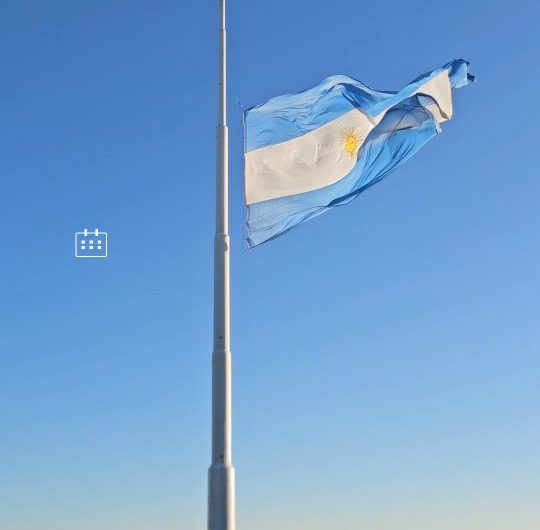 20 De junio Dia de la Bandera  izamiento en la cima del parque