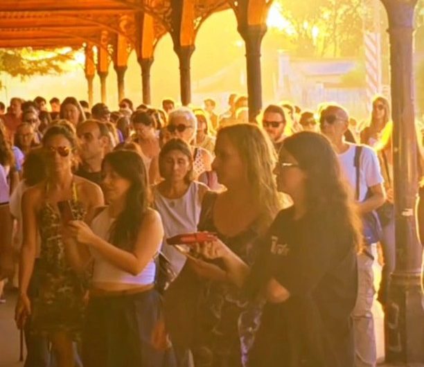 Misteriosa Tandil en la estación de trenes