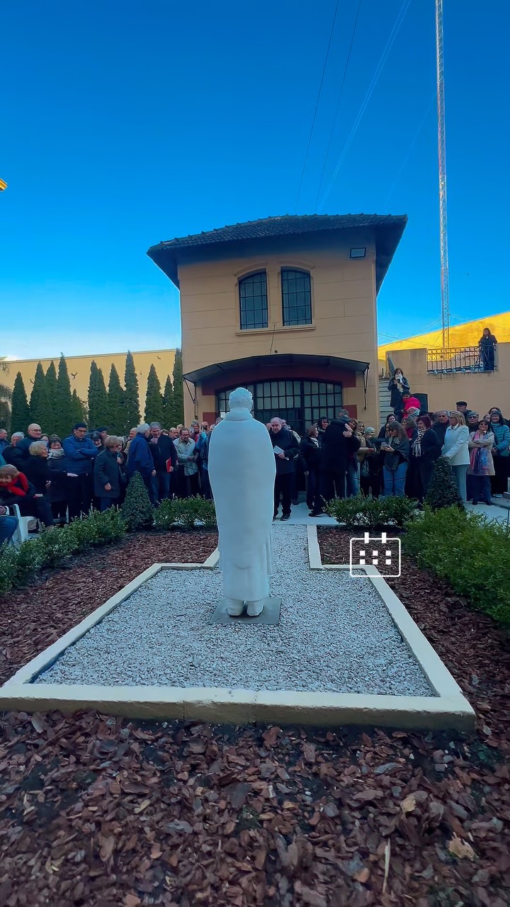 Inauguraron la escultura del Padre Raúl Troncoso en el Paseo de las Personalidades