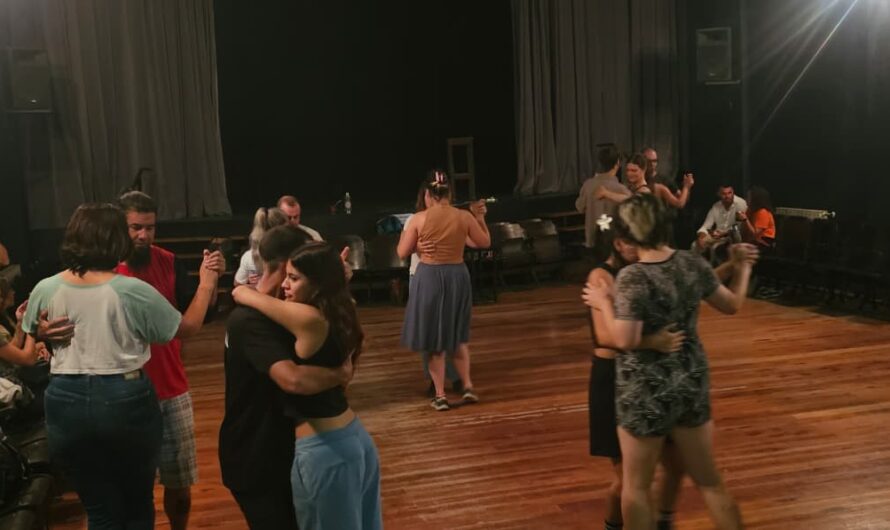 Tango de Verano en el teatro la confraternidad