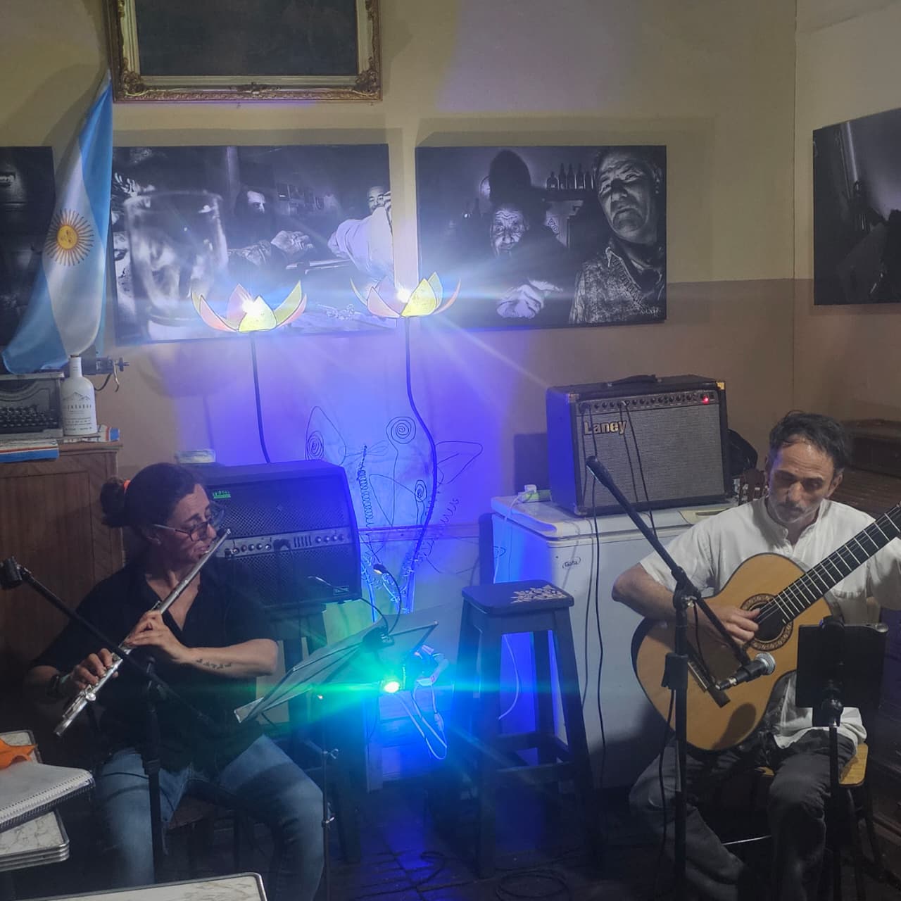 Peinando Tangos» en el Bar de Adela